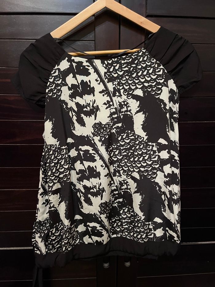 Haut noir et blanc motif abstrait - taille 40 - neuf avec étiquette - photo numéro 6