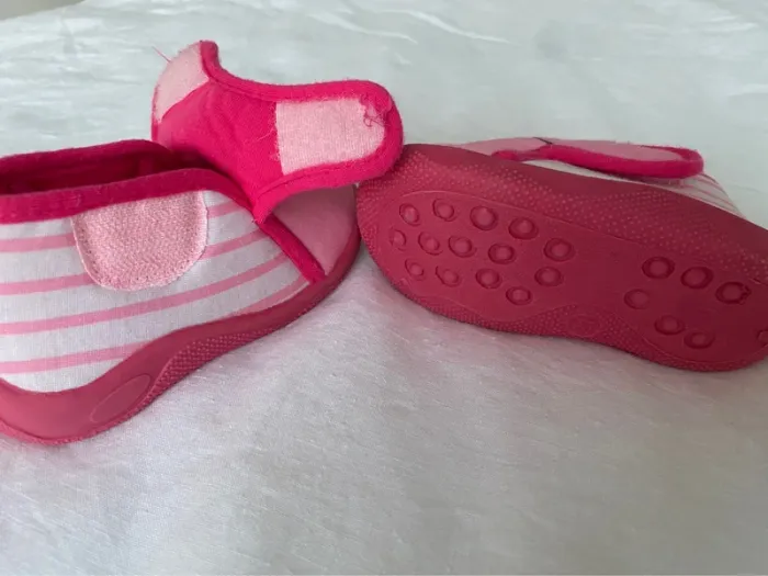 Chaussons neufs - photo numéro 2