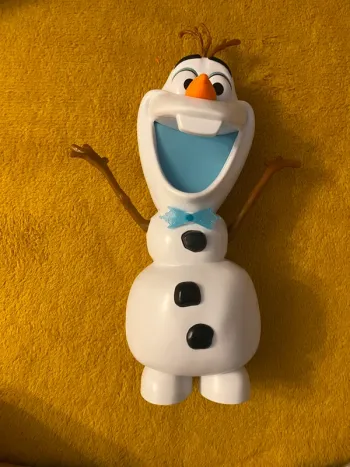 Grande figurine olaf qui mange et fait des bruits