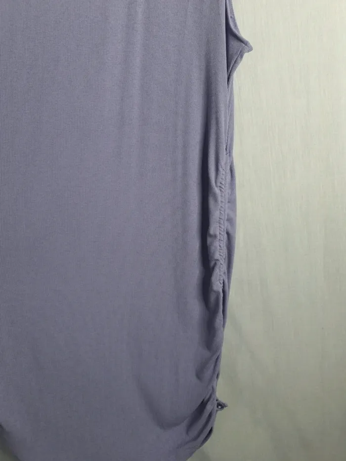 Robe lilas neuve - photo numéro 2