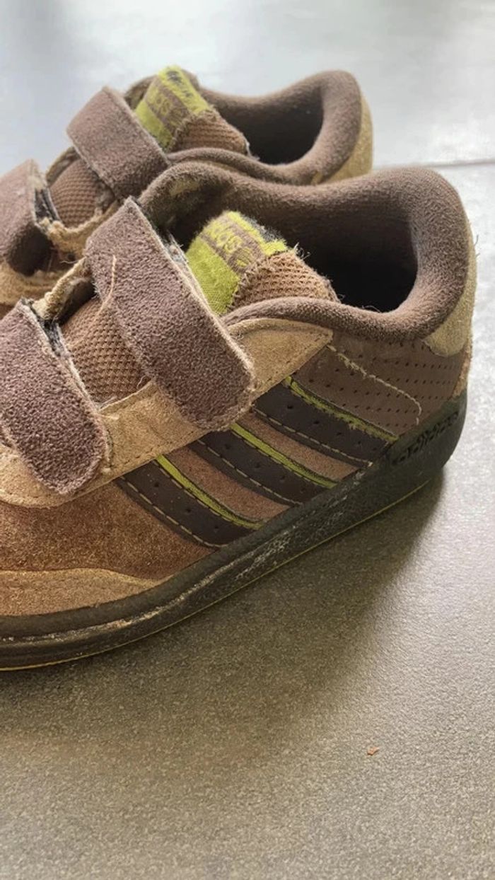Basket Adidas à scratch taille 22 - photo numéro 5