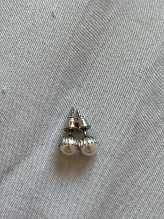 Petite - mini boucles d’oreilles boules perles blanche acier inoxydable - photo numéro 3
