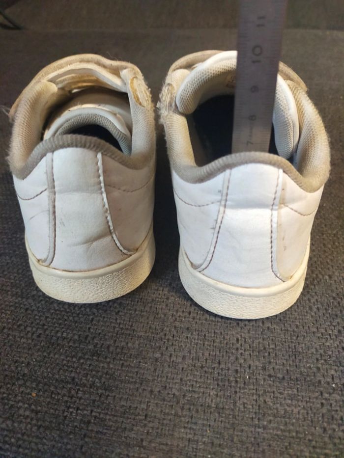Baskets basses blanche a velcros T 32 adidas - photo numéro 4