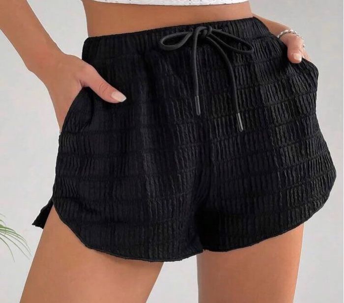 Short à poches noir taille 36 S femme NEUF - photo numéro 2