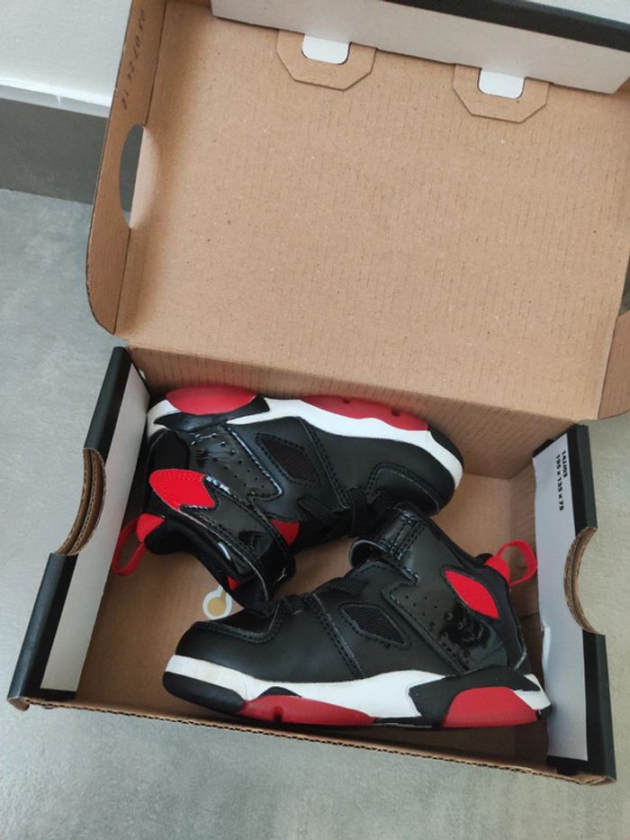 Basket Jordan Nike taille 22 - photo numéro 8
