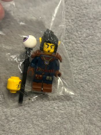 Minifigurine lego 71047 série dungeons & dragons occultiste gith