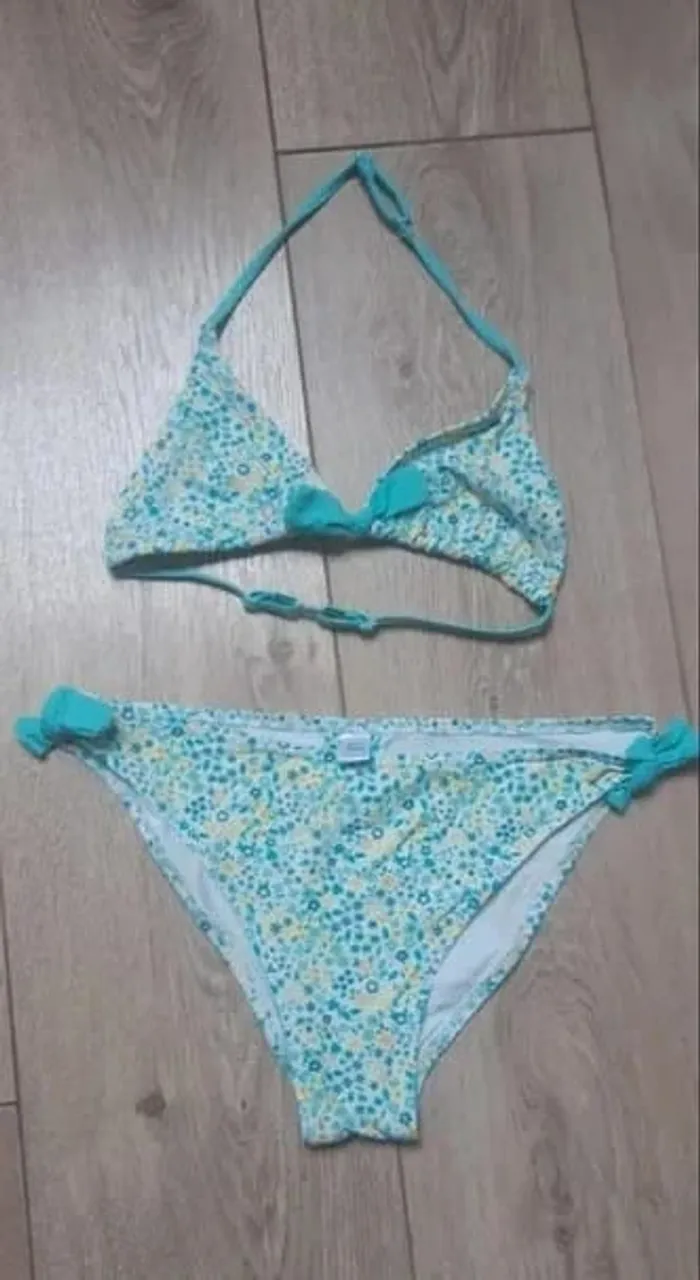 Maillot de bain 2 pces okaidi bleu turquoise/ blanc 12 ans état neuf