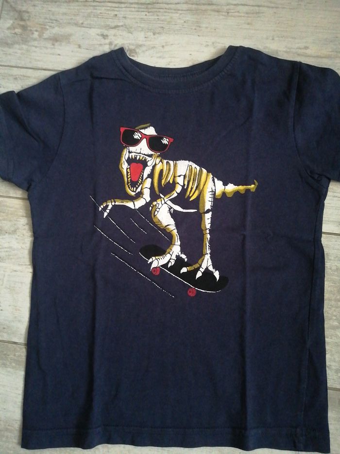 T shirt dinausore t 5 ans