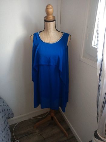 Robe bleue canard encolure strass