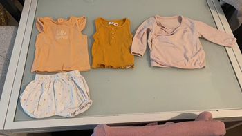 Lot 4 pièce bébé fille 1 et 3 mois