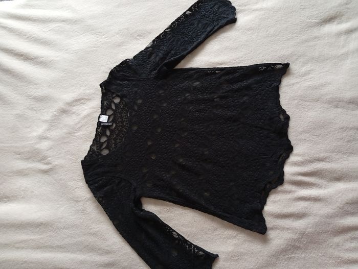 Haut en dentelle noire. H&M 36 - photo numéro 10
