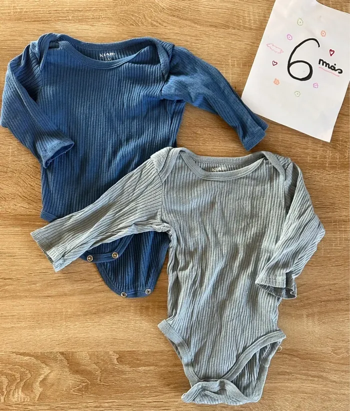 Lot 2 Bodies Kiabi manches longues 6 mois