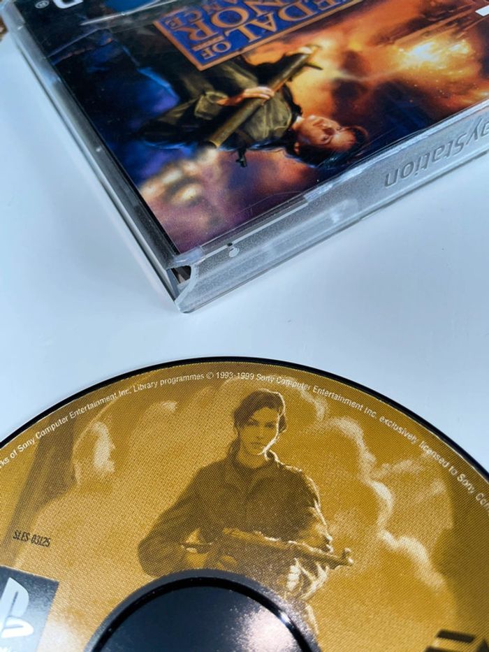 Medal Of Honor: Resistance - PS1 Complet Version Française PAL Sony - photo numéro 7