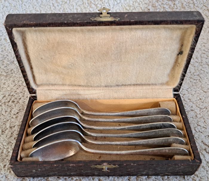 🍽 Ancien coffret de 6 cuillères en métal argenté - photo numéro 3