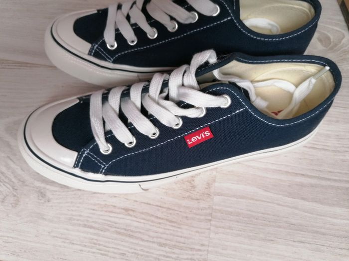 Chaussures Levi's
Pointure 38
Neuves jamais portées - photo numéro 3