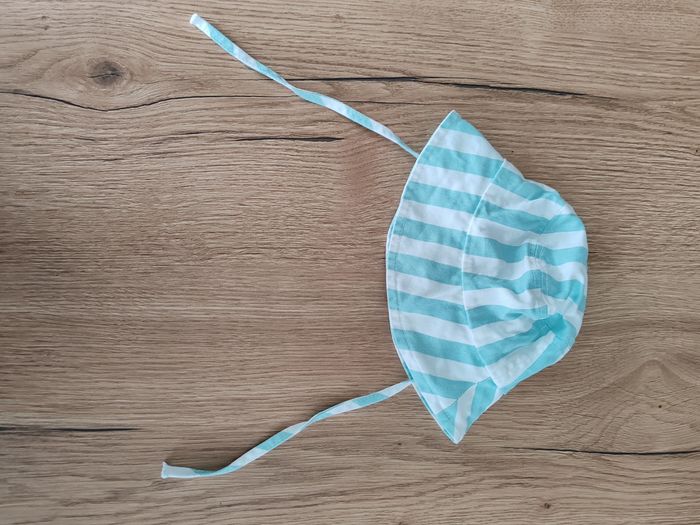 Lot de 2 chapeaux bébé 1-3mois neufs