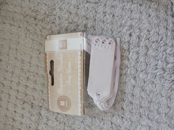 étiquettes blanches