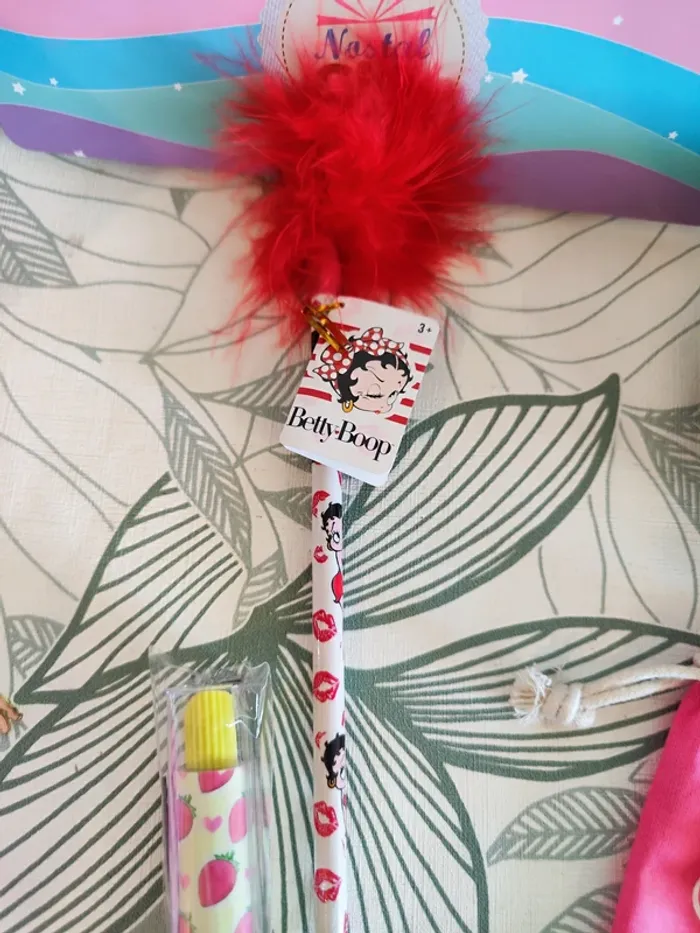 Coffret cadeau femme Mignonnerie des années 80/90 6 cadeaux Bisounours etc - photo numéro 7