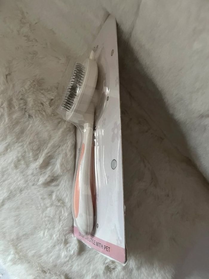 Brosse pour chat et chien autonettoyante blanche et rose - photo numéro 3