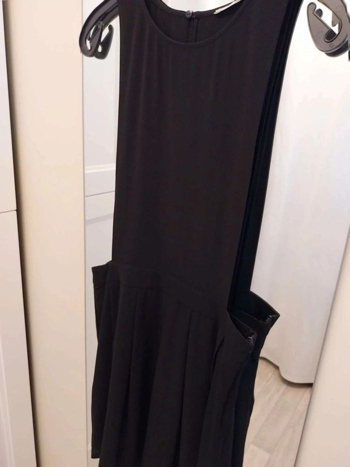 Robe noire originale ouverte  cote  T38 - photo numéro 7