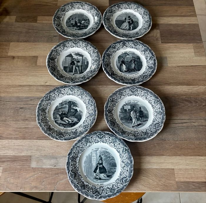 Vintage série de 7 assiettes parlantes en faïence de Creil « les animaux intelligents »