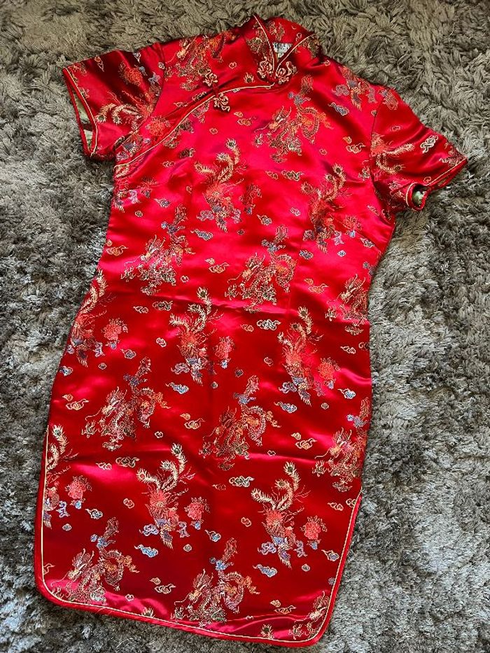 Robe asiatique rouge