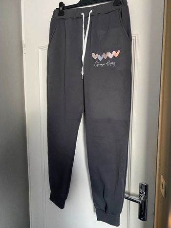 Pantalon jogging gris neuf matière douce
