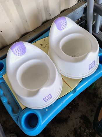 2 pots d' apprentissage de la propreté