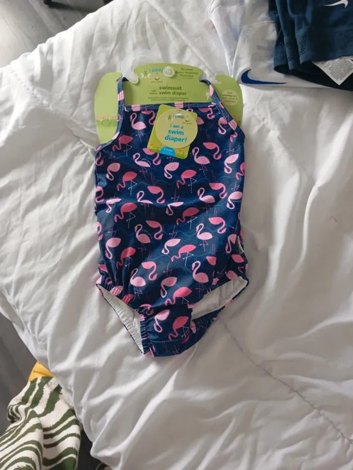 Maillot de bain bébé fille avec couche intégrée