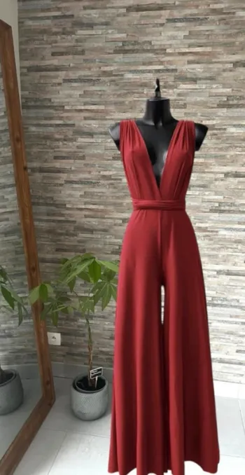 Combinaison pantalon couleur bordeaux positions multiples fabriquée en France