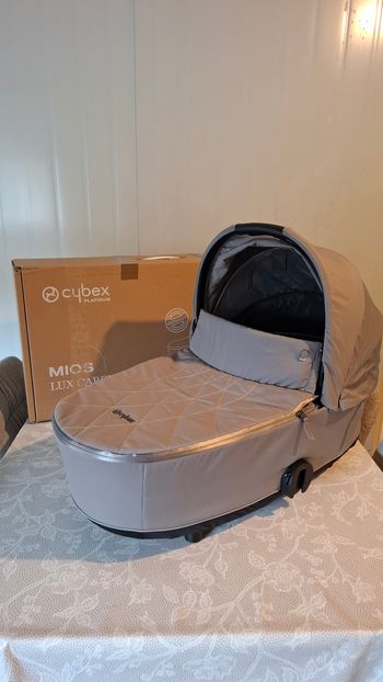 Nacelle cybex grise
