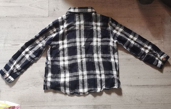 Chemise kiabi 4 ans convient à un 3 ans bleu marine - photo numéro 2