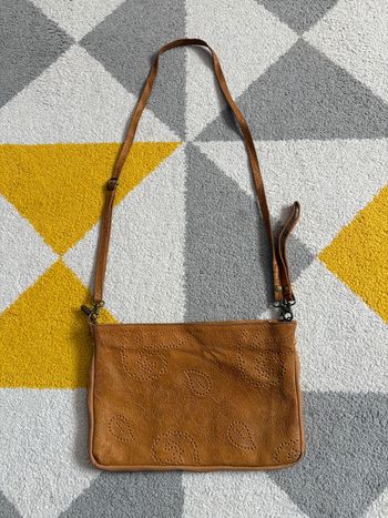 Sac à bandoulière vintage en cuir couleur moutarde
