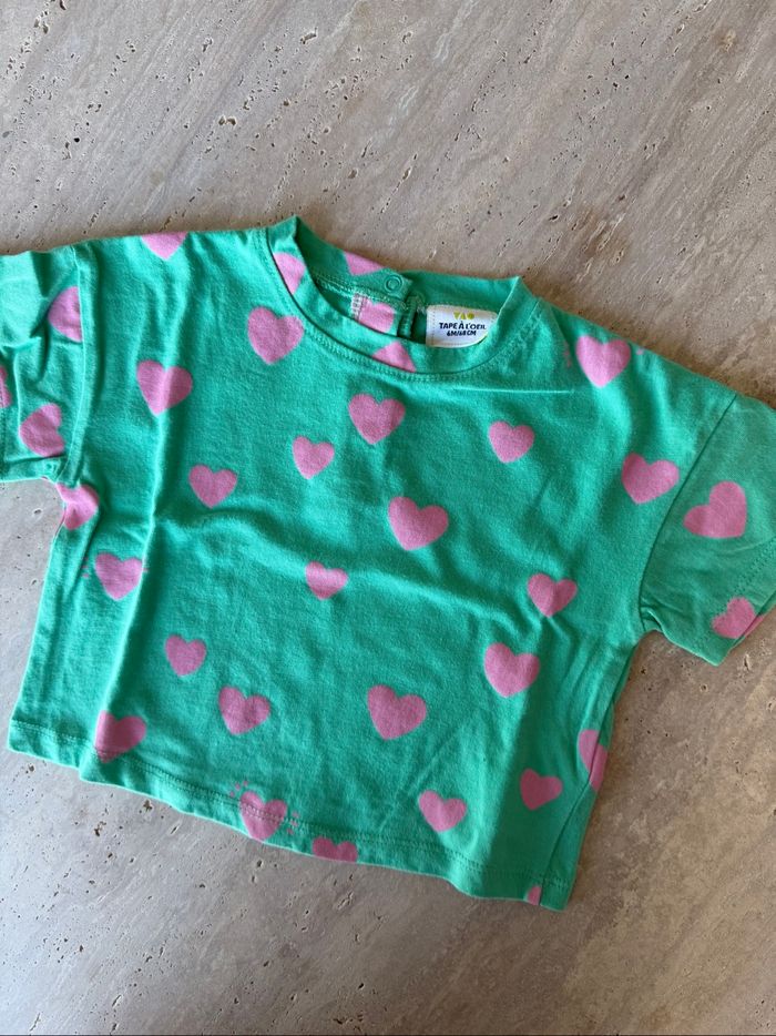 T-shirt vert cœur rose