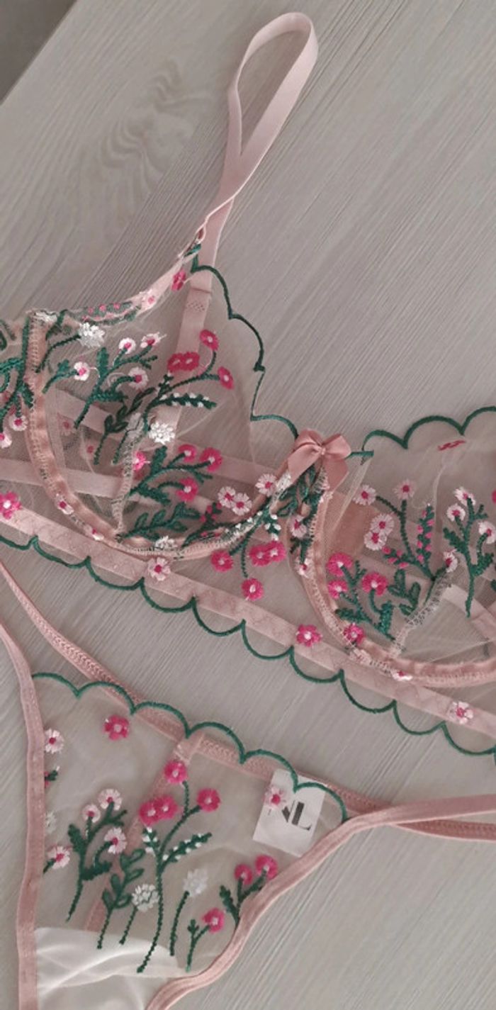 Ensemble lingerie dentelle rose Taille S - photo numéro 2