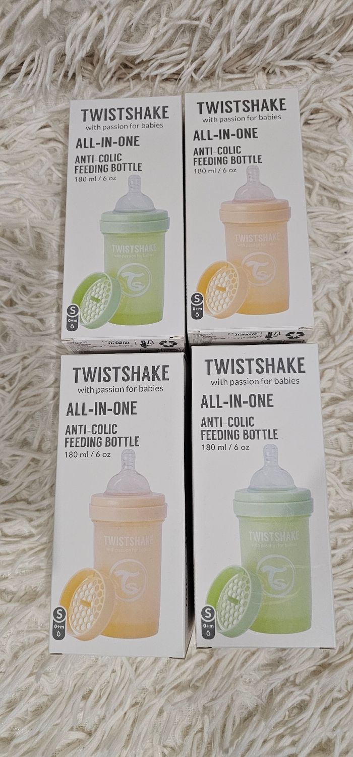 Lot de 4 biberons anticoliques Twistshake neufs