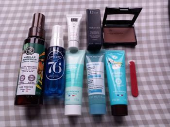 Brume Sol de Janeiro et Yves Rocher, lait corps masque gommage maquillage Yves rocher neuf