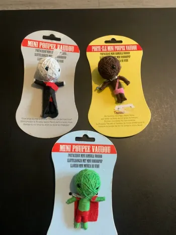 L’or de 3 mini poupées vaudou