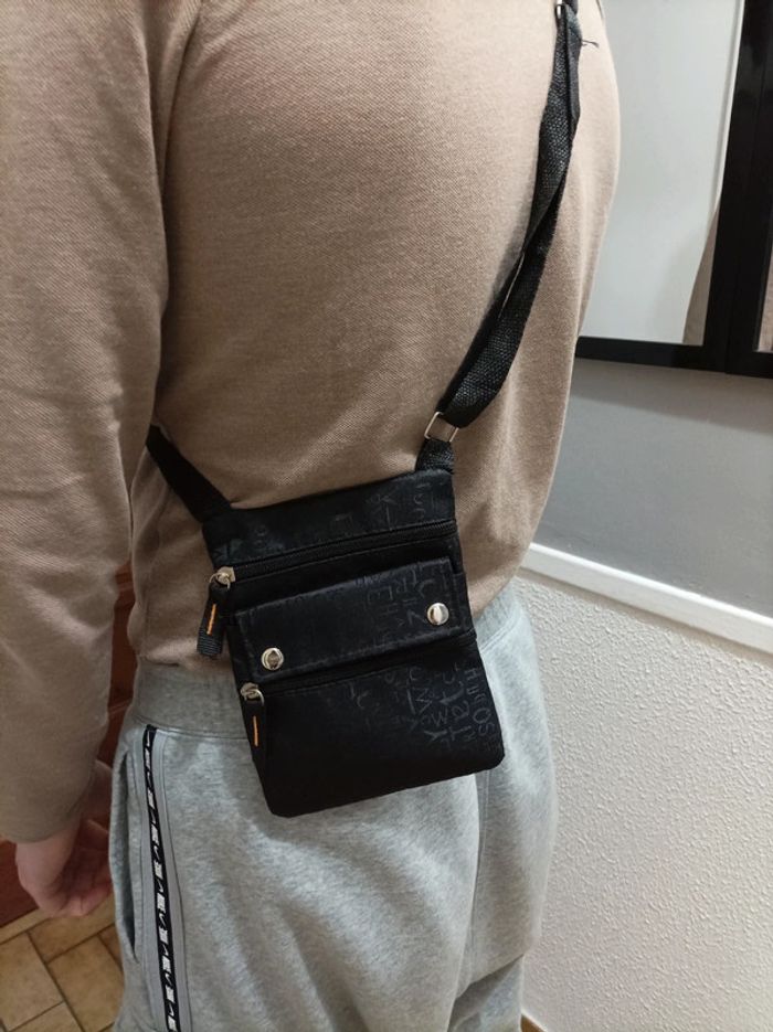 Sacoche homme noire 18/14cm TB