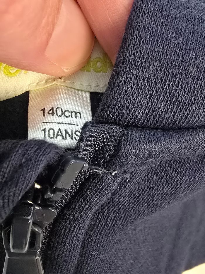 NEUF (non porté)🏷🩷😍🤩 superbe sweat zippé 10 ANS fille 🩷🤩😍 - photo numéro 4