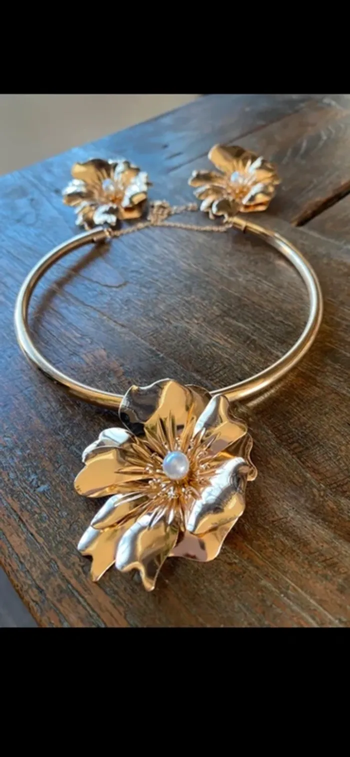 Magnifique parure avec collier et boucles d’oreilles avec fleurs et perles - photo numéro 4