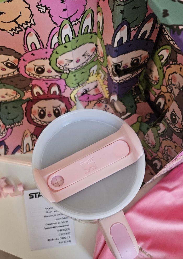 Cup Stanley X Labubu - photo numéro 3