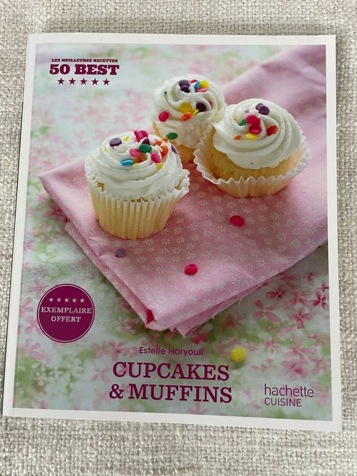 Livre NEUF cupcakes et muffins