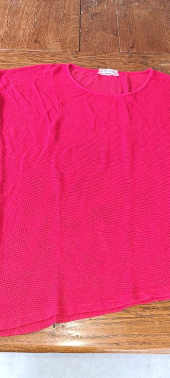 Tee shirt col décalé et asymétrique