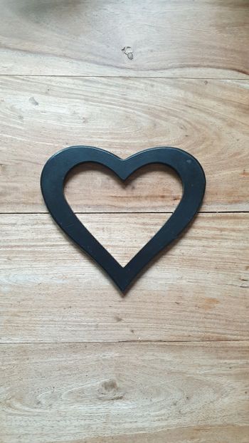 Loisirs créatifs décoration rideaux embase cœur bois noir 