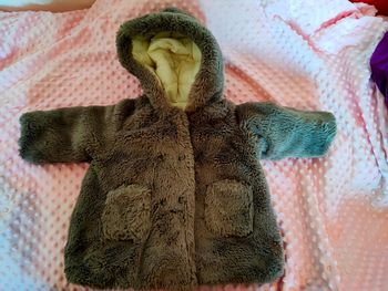 Manteau réversible couleur crème.