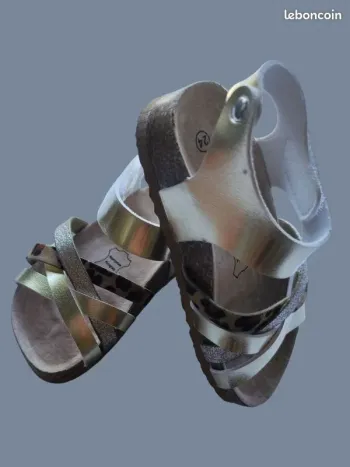 Sandales fille dorées neuves – Nu-pieds été – Pointure 24 – Très bon état (neuf)