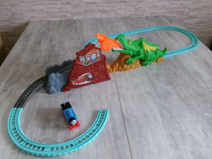 Circuit de train track master Thomas et ses amis Dragon