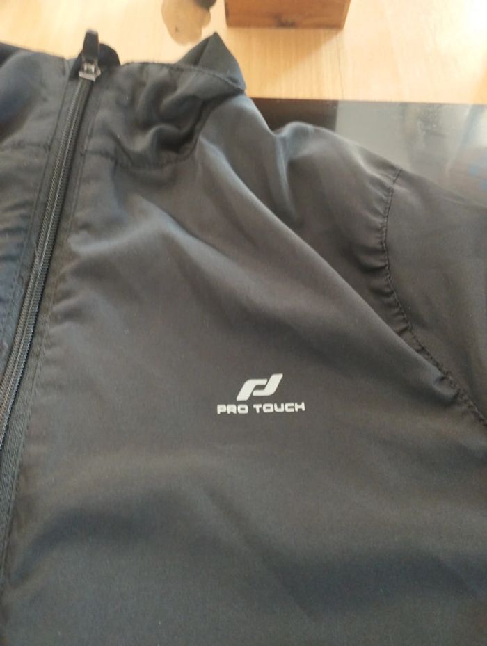 Vend veste de sport pro touch taille 40 noir - photo numéro 2