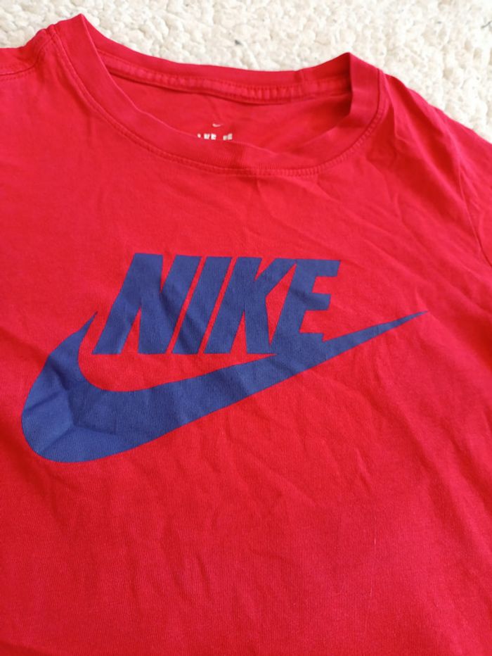 T-shirt rouge logo Nike – enfant 8 ans - photo numéro 2